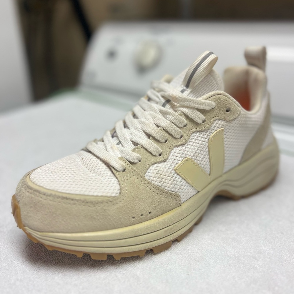 Veja Venturi Sneakers - Women’s Size 40 (US 9)